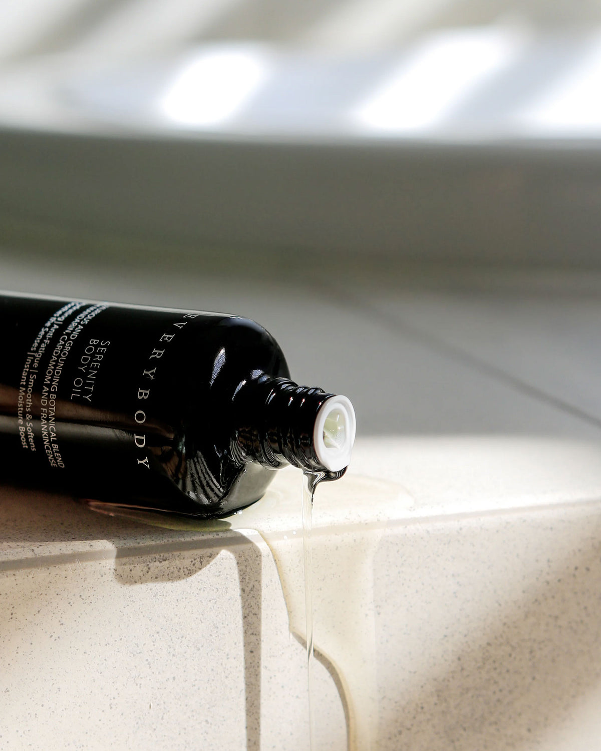 A black bottle of Sodashi&