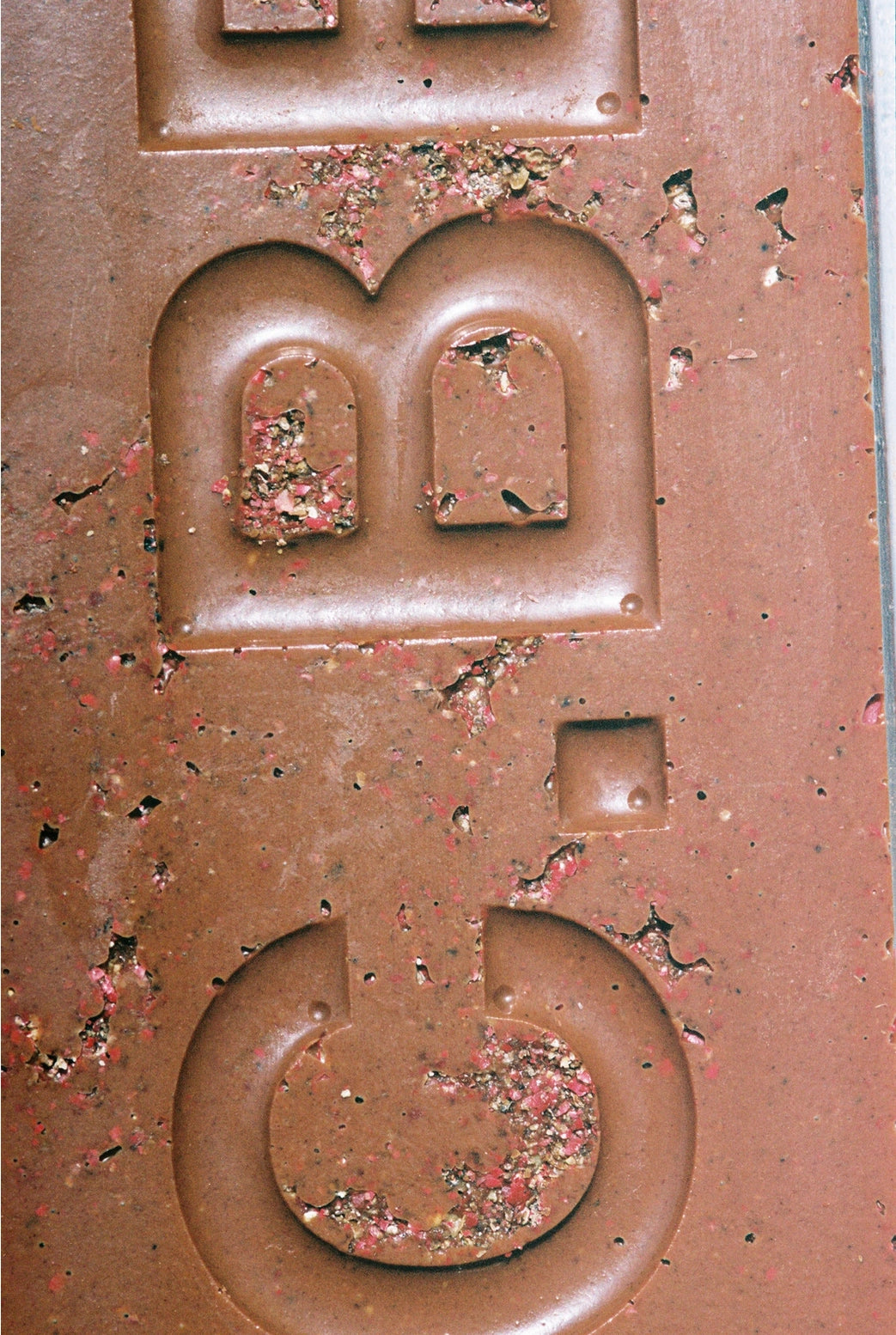 PINK PEPPERCORN 70% DARK CHOCOLATE BY CASA BOSQUES