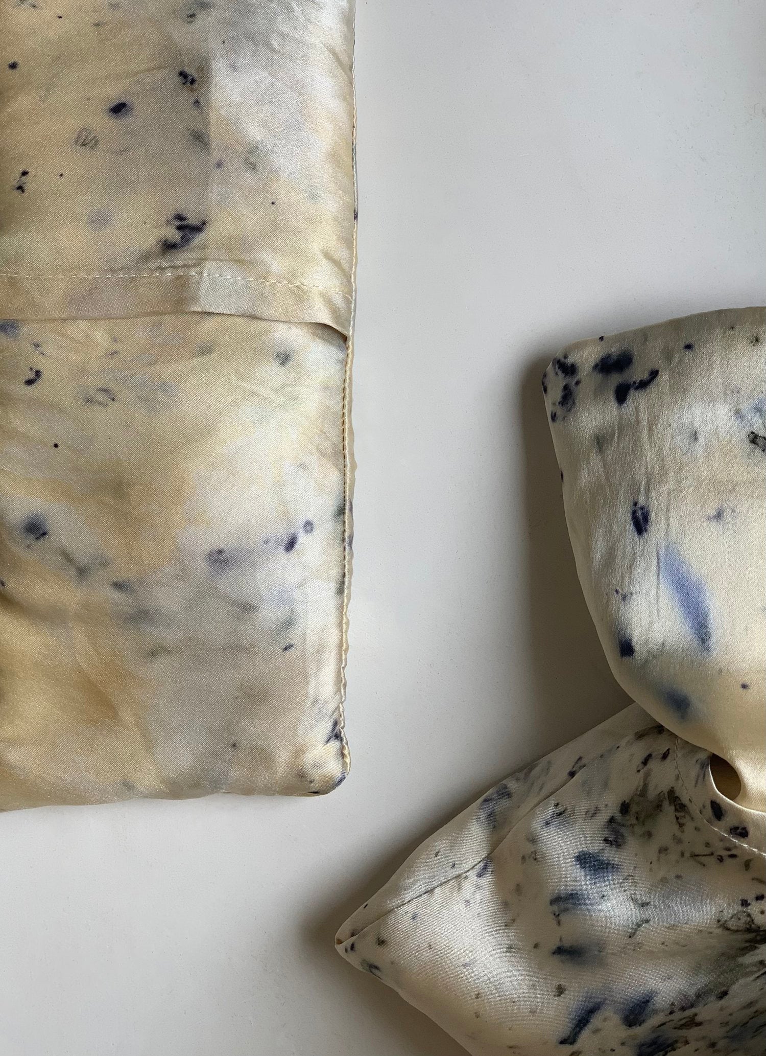 WEIGHTED EYE PILLOW BY SOLTYS LABEL