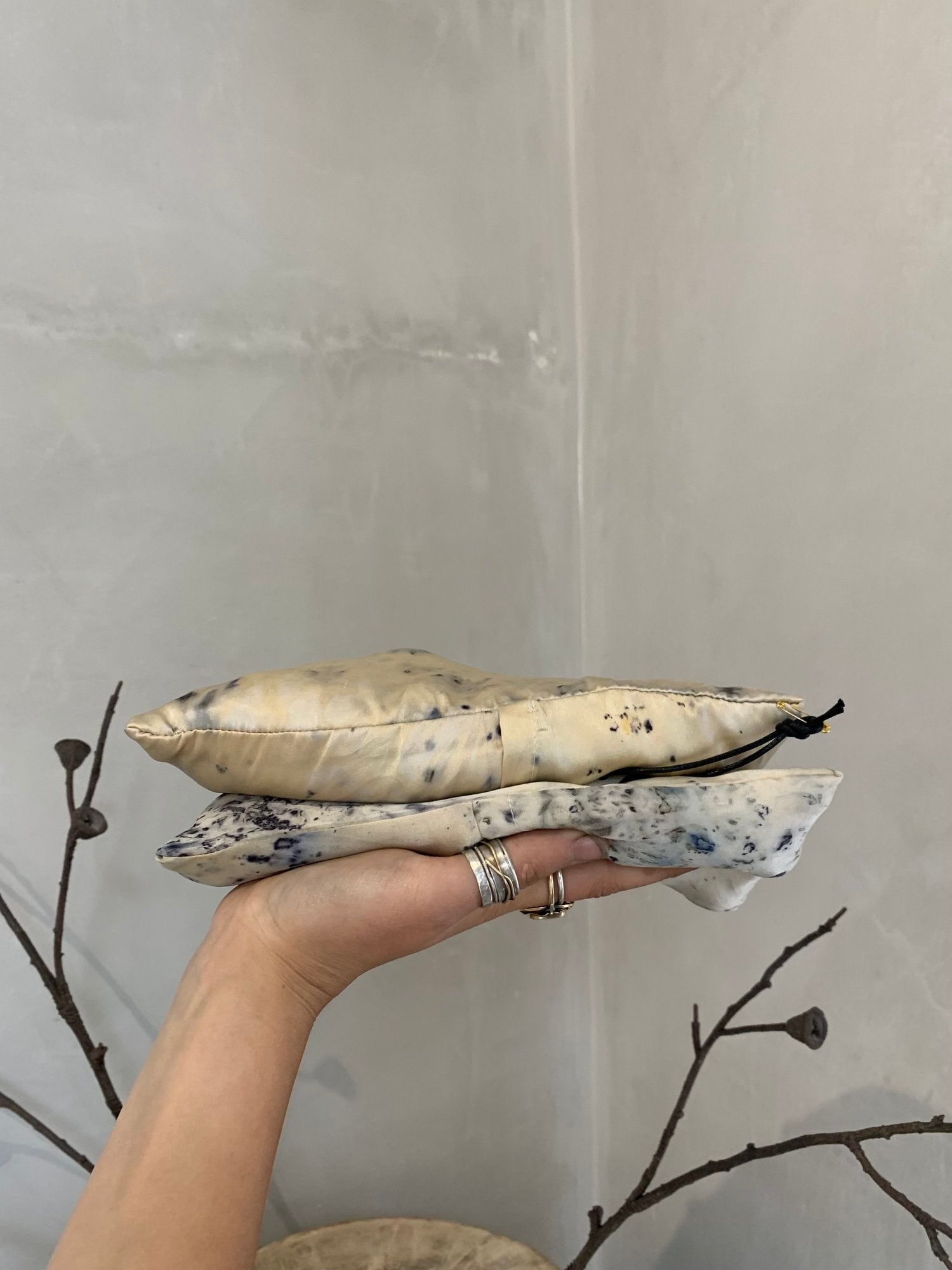 WEIGHTED EYE PILLOW BY SOLTYS LABEL