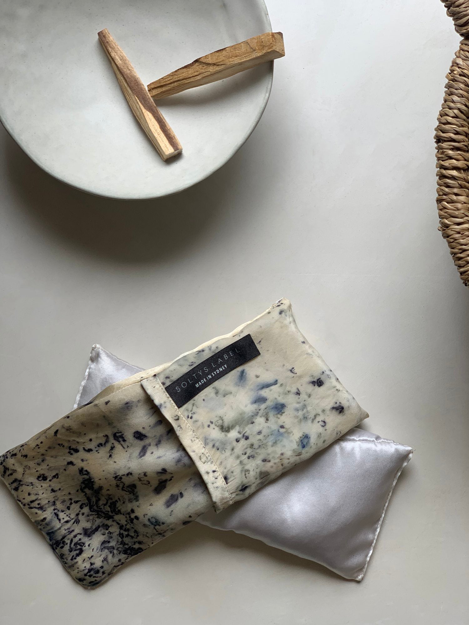 WEIGHTED EYE PILLOW BY SOLTYS LABEL