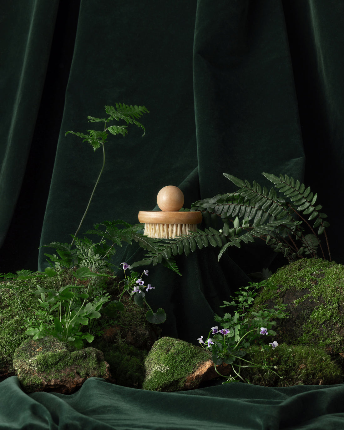 LOTUS WOOD BODY BRUSH BY INBLUEM