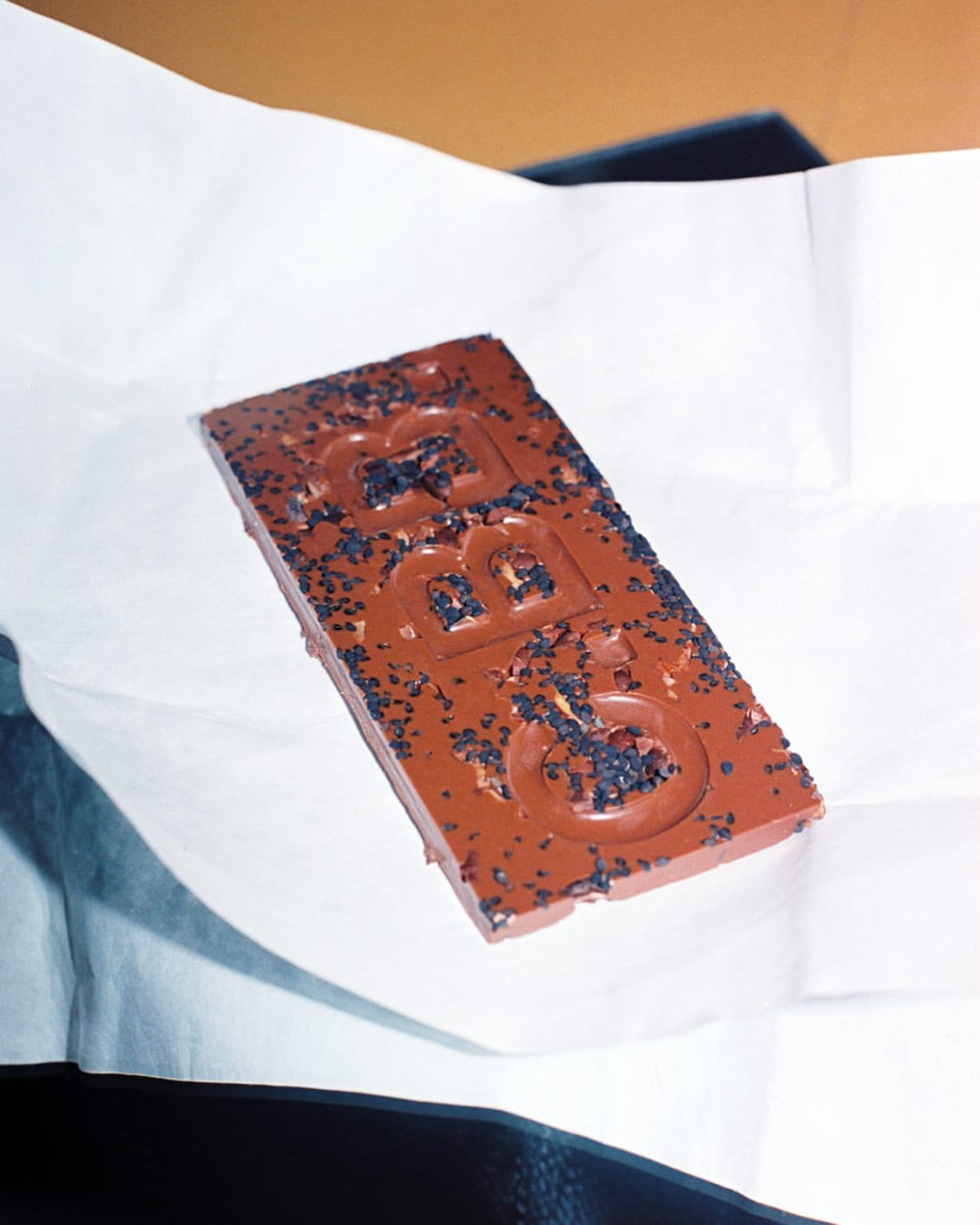 BLACK TOASTED SESAME + CACAO NIB DARK CHOCOLATE BY CASA BOSQUES