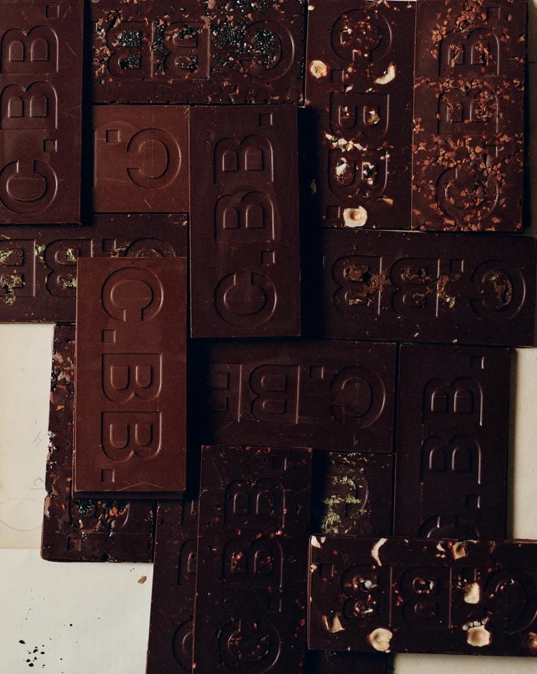 PINK PEPPERCORN 70% DARK CHOCOLATE BY CASA BOSQUES