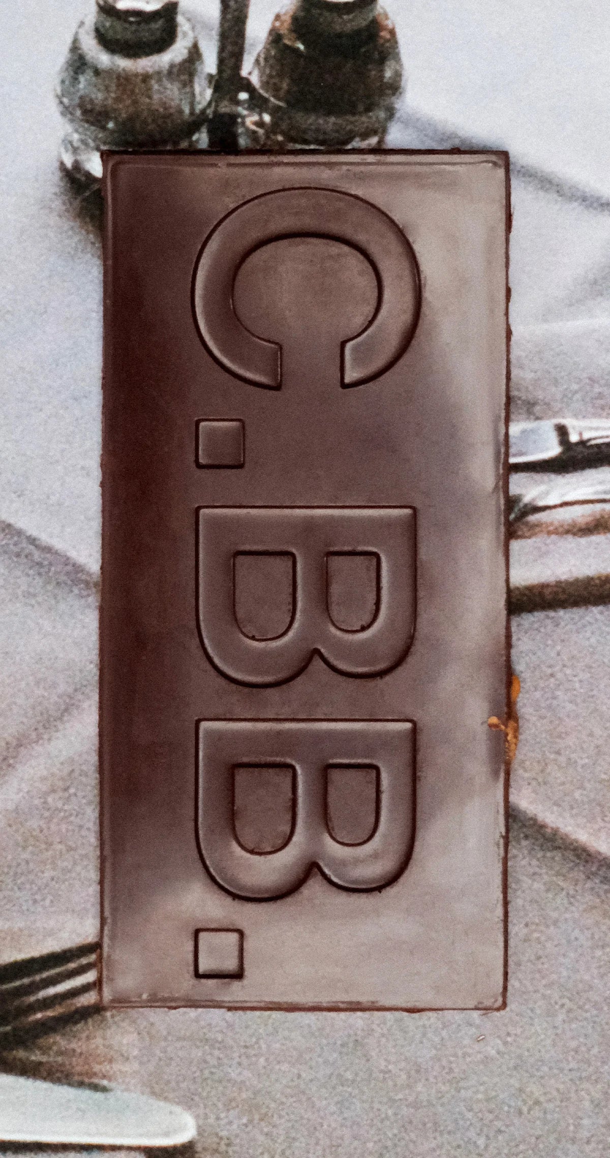 CRUNCHY PEANUTS + VANILLA CREME 74% DARK CHOCOLATE BY CASA BOSQUES