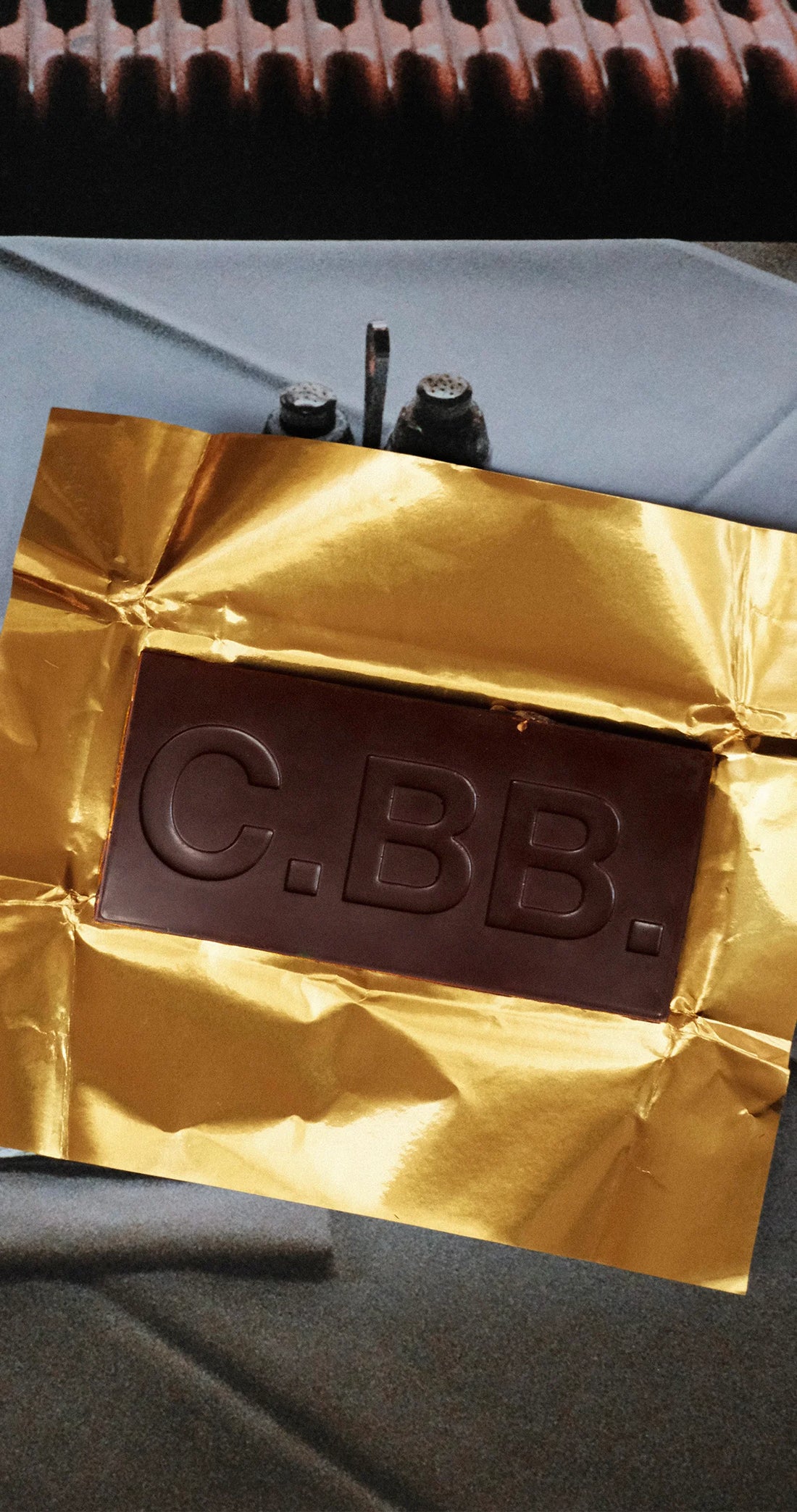 CRUNCHY PEANUTS + VANILLA CREME 74% DARK CHOCOLATE BY CASA BOSQUES