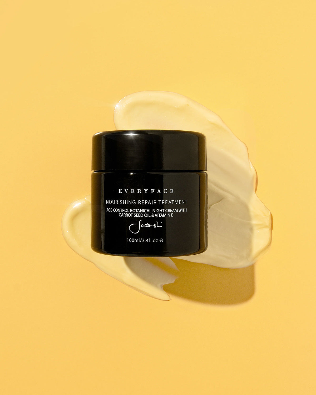 A black glass jar of Sodashi&