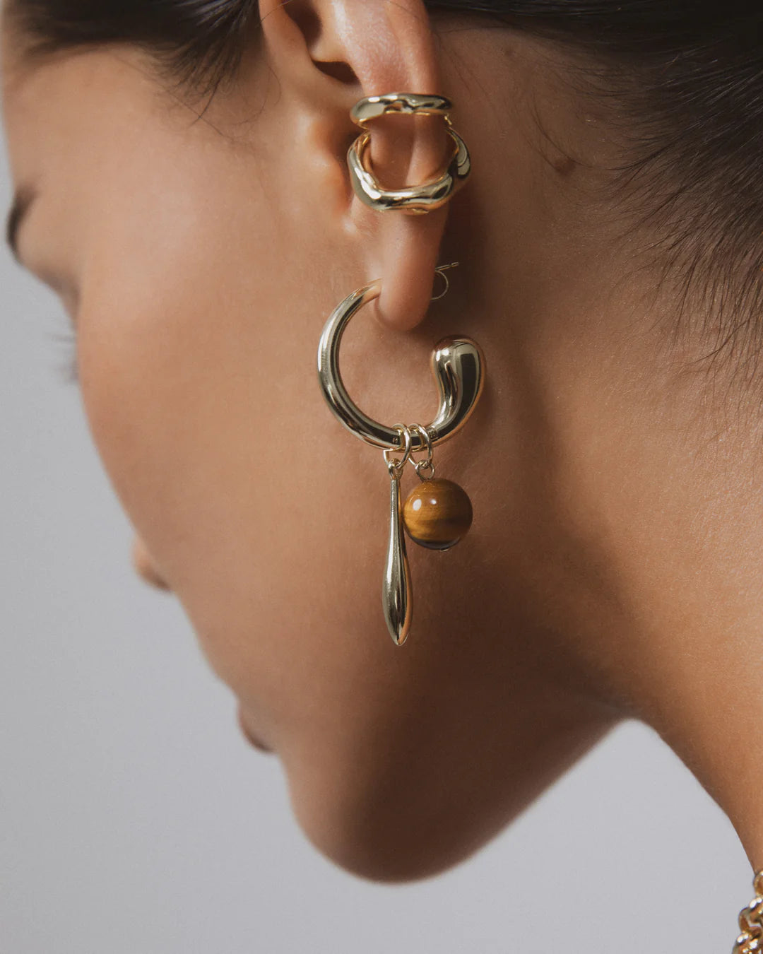 SWIRL STATEMENT CHARM TIGER&