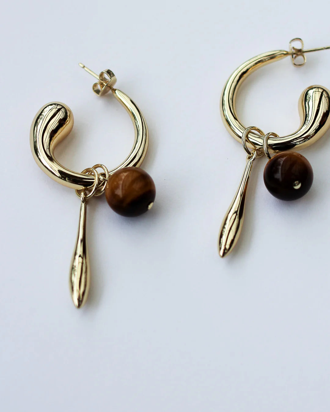 SWIRL STATEMENT CHARM TIGER&