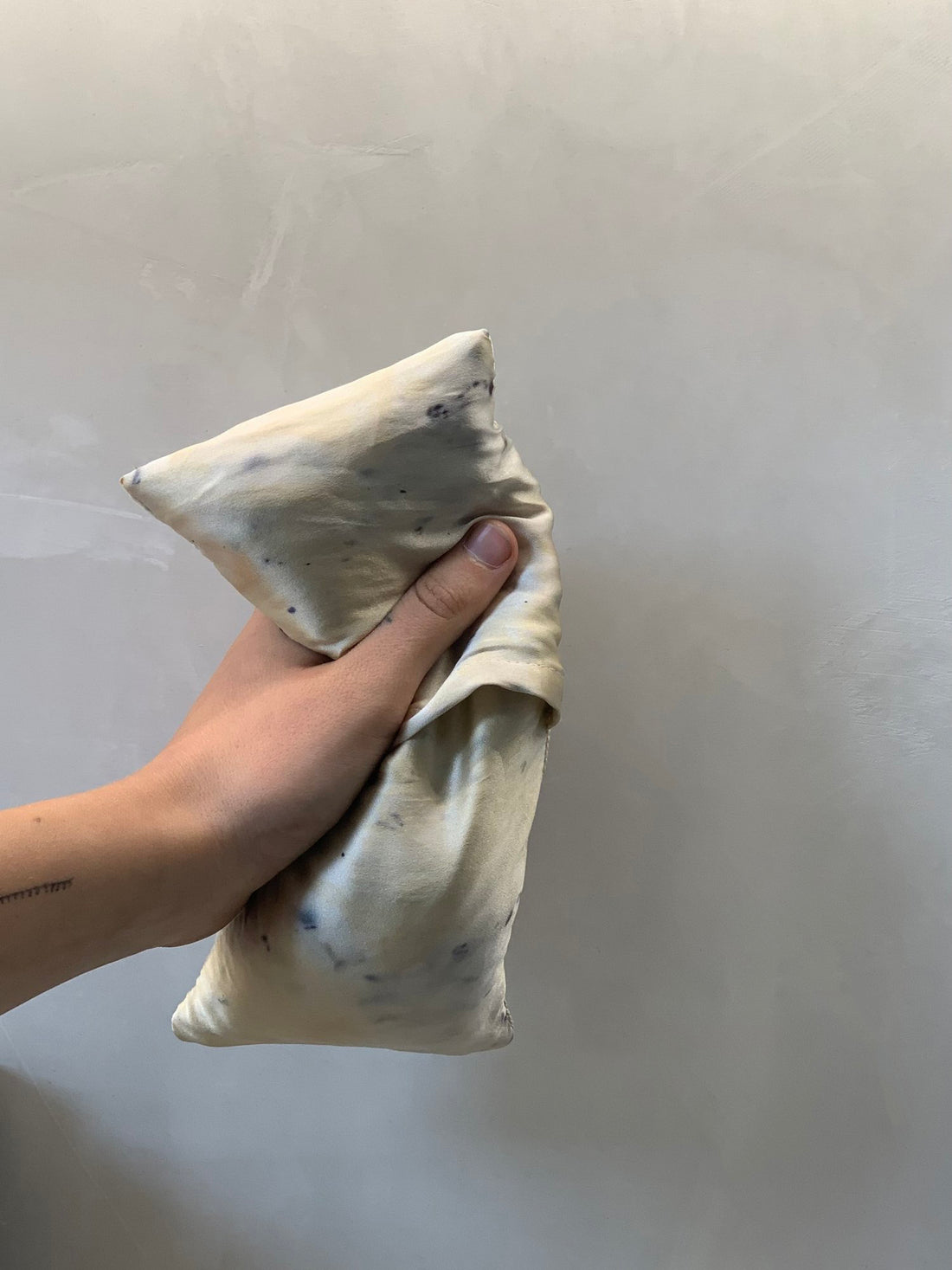 WEIGHTED EYE PILLOW BY SOLTYS LABEL